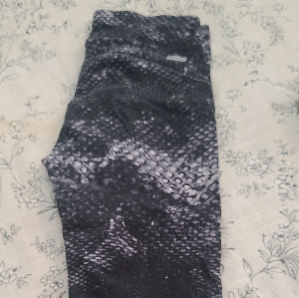 CROPPED KNEE LENGTH LEGGINGS SZ SMALL DANSK8N - Picture 5 of 5